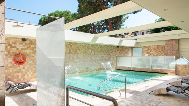  Piscina con idromassaggio - Hotel Grifone Firenze a Firenze 
